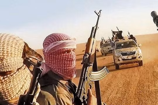 Tin nóng 24h: Đẫm máu biên giới Syria - Thổ, Trung Quốc "thực tập" đánh Mỹ, dân “sợ” được quan tiếp ở Hải Dương