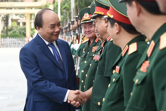 Thủ tướng Nguyễn Xuân Phúc tại lễ khai giảng năm học 2017-2018 của Học viện Quốc phòng. Ảnh: VGP 