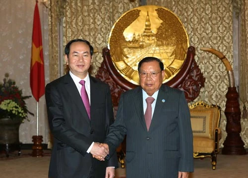 Tổng Bí thư, Chủ tịch nước Lào Bounnhang Vorachith tiếp đón Chủ tịch nước Trần Đại Quang Ảnh: TTXVN