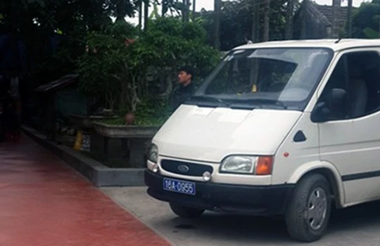 Chủ sới dùng xe biển xanh để đưa đón các 'quý bà' đi đánh bạc