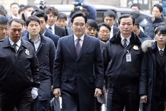 Ông Lee Jae-yong bị bắt giam vì tội hối lộ.