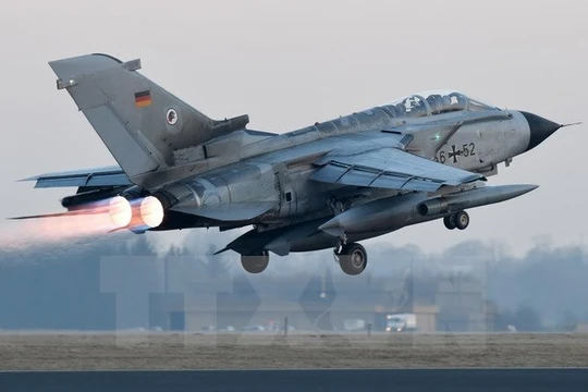 Máy bay Tornado của Đức cất cánh từ căn cứ Jagel tới căn cứ quân sự của NATO ở Thổ Nhĩ Kỳ ngày 5/1. (Nguồn: AFP/TTXVN)