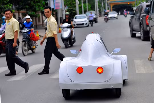 Sinh viên Đồng Nai chế tạo xe chạy 200 km chỉ hết 1 lít cồn
