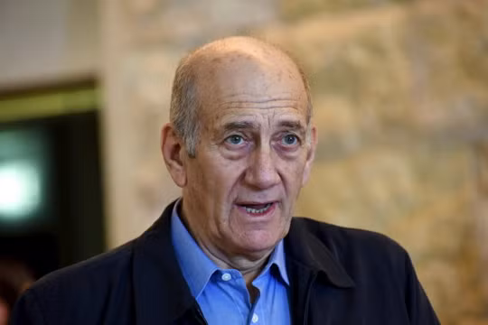 Cựu thủ tướng Israel Ehud Olmert - Ảnh: Reuters