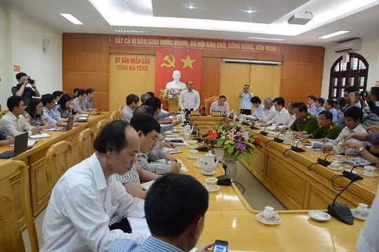 Bộ NN&PTNN tổ chức họp với 4 tỉnh xảy ra hiện tượng cá chết hàng loạt.