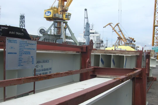 Chi phí vận tải của Việt nam đang rất cao, và đang tiếp tục chịu thêm chi phí hạ tầng cảng biển phục vụ nhu cầu địa phương là Hải Phòng. Ảnh: Quốc Dũng 