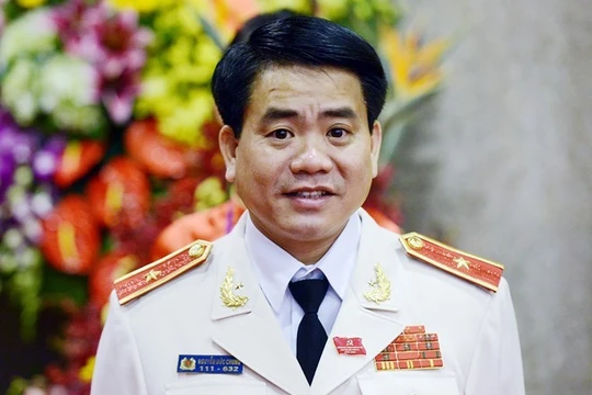 Thiếu tướng Nguyễn Đức Chung được giới thiệu giữ vị trí Chủ tịch UBND thành phố. Ảnh: Anh Tuấn.