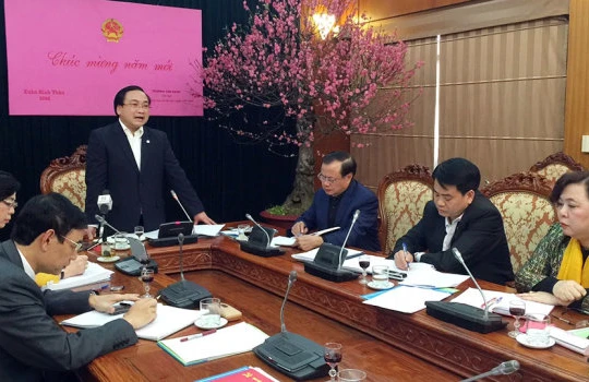 Bí thư Thành ủy Hà Nội Hoàng Trung Hải yêu cầu người đứng đầu các cơ quan, đơn vị chỉ đạo cán bộ chấp hành nghiêm kỷ cương hành chính ngay từ những ngày đầu năm mới, đồng thời xử lý nghiêm cán bộ “trốn việc” đi lễ hội.