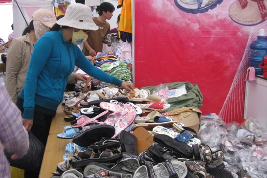 Hàng dỏm Trung Quốc ghi xuất xứ Việt Nam