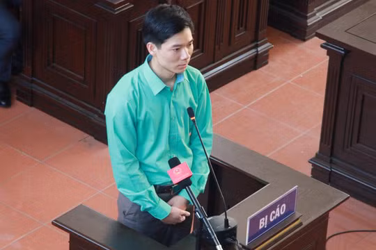 Bác sĩ Hoàng Công Lương tại tòa. Nguồn: Tuổi trẻ