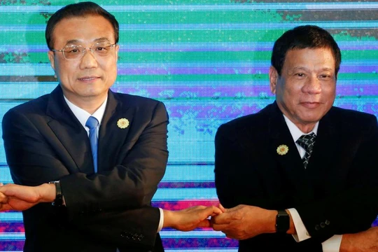 Ông Duterte có dấu hiệu hòa dịu với Trung Quốc và xem xét lại quan hệ với đồng minh lâu đời Mỹ