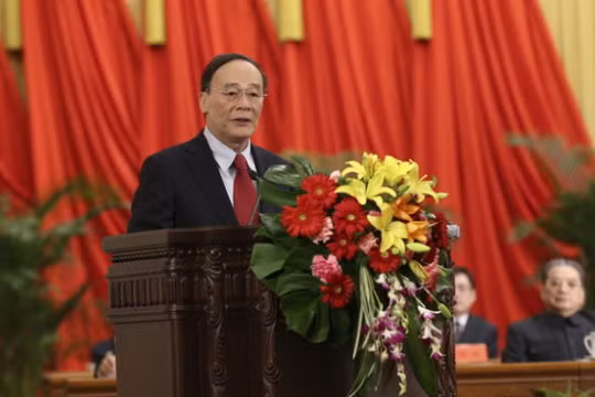 Ông Vương Kỳ Sơn, chỉ huy chiến dịch chống tham nhũng và lãng phí trong khu vực nhà nước ở Trung Quốc - Ảnh: Xinhua