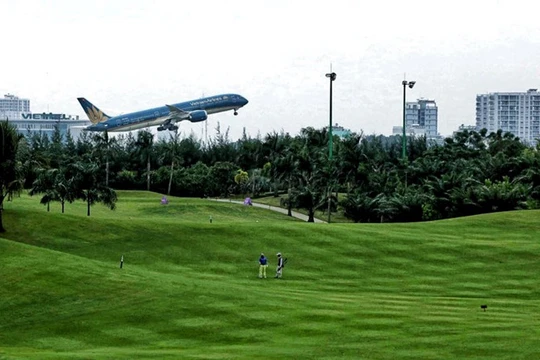 Sân golf Tân Sơn Nhất cạnh sân bay. ẢNH: ĐỘC LẬP