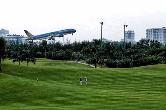 Sân golf Tân Sơn Nhất cạnh sân bay. ẢNH: ĐỘC LẬP