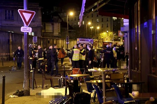 Một nhà hàng Việt Nam bị tấn công trong vụ khủng bố ở Paris, 14 người chết.