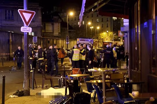 Một nhà hàng Việt Nam bị tấn công trong vụ khủng bố ở Paris, 14 người chết.