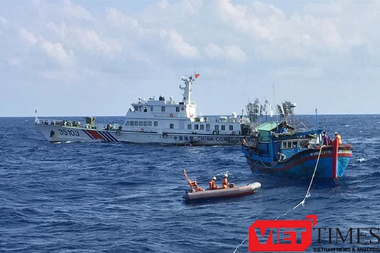 Tàu Trung Quốc vây bắt tàu cá Việt nam trên biển Việt Nam