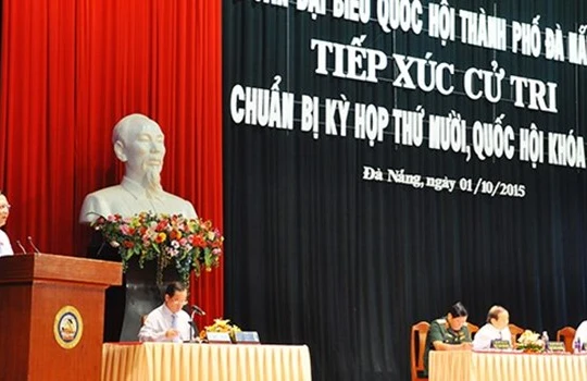 Phó Chủ tịch Quốc hội Huỳnh Ngọc Sơn phát biểu tại buổi tiếp xúc cử tri TP. Đà Nẵng sáng 1/0 (Ảnh: HC)