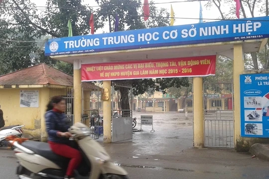 Hàng nghìn học sinh ở Ninh Hiệp đã nghỉ học tham gia phản đối xây Trung tâm Thương mại