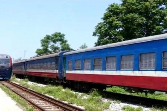 Năm 2015, ngành đường sắt sẽ cổ phần hóa tất cả các công ty con