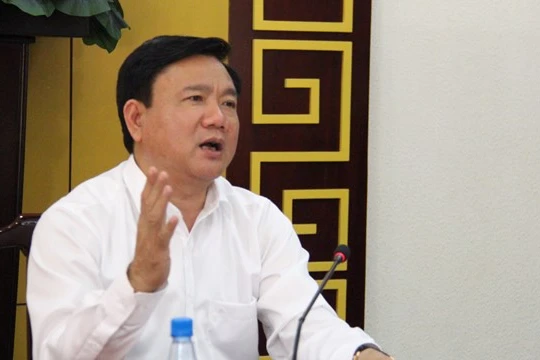 Bí thư Thăng...gợi ý quận 1 “lách” quy định cứu nhà dân như nào?*