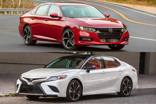 Hai mẫu Toyota Camry hay Honda Accord 2018