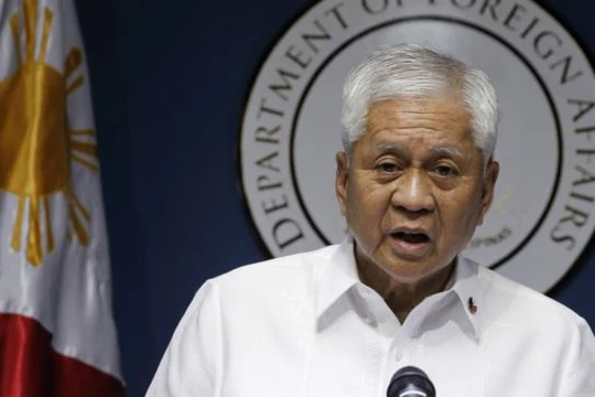 Ngoại trưởng Philippines Albert del Rosario.