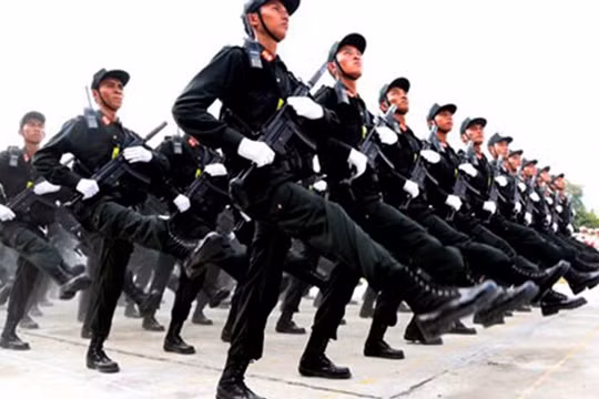 Cảnh sát cơ động được 'hóa trang' khi tuần tra kiểm soát