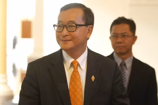 Thủ lĩnh đối lập Campuchia Sam Rainsy - Ảnh: Reuters