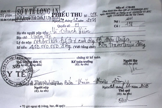 Phiếu thu được lập chênh nhau về ngày lập (22.12.2014) và ngày ký (22.12.2015) khiến có dư luận nghi ngờ đây là phiếu thu giả. Ông Liêm khẳng định đây chỉ là nhầm lẫn của thủ quỹ