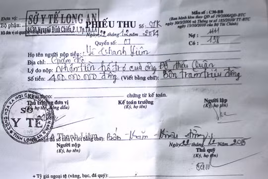 Phiếu thu được lập chênh nhau về ngày lập (22.12.2014) và ngày ký (22.12.2015) khiến có dư luận nghi ngờ đây là phiếu thu giả. Ông Liêm khẳng định đây chỉ là nhầm lẫn của thủ quỹ