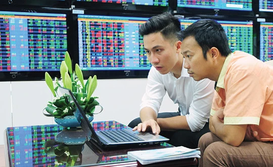 Nhiều doanh nghiệp hứa đưa cổ phiếu niêm yết lên sàn nhưng chưa biết đến bao giờ lời hứa mới thành hiện thực