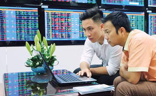 Nhiều doanh nghiệp hứa đưa cổ phiếu niêm yết lên sàn nhưng chưa biết đến bao giờ lời hứa mới thành hiện thực