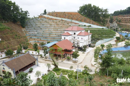 "Biệt phủ" của ông Phạm Sỹ Quý - nguyên giám đốc Sở TN-MT tỉnh Yên Bái - Ảnh: NAM TRẦN