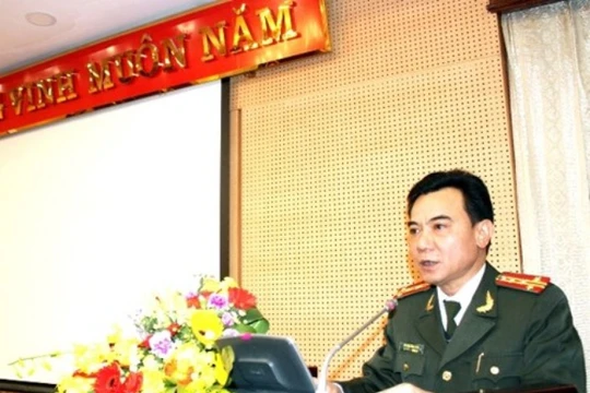 Phó Giám đốc CATP - Đại tá Nguyễn Anh Tuấn phát biểu nhận nhiệm vụ.