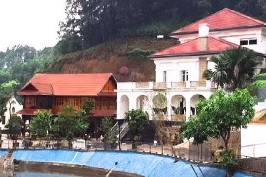 Quần thể biệt thự đứng tên vợ ông Phạm Sỹ Quý - Giám đốc Sở TNMT tỉnh Yên Bái. Ảnh: Pháp luật TPHCM