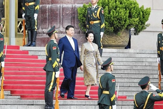 Ông Tập Cận Bình cùng phu nhân Bành Lệ Viên