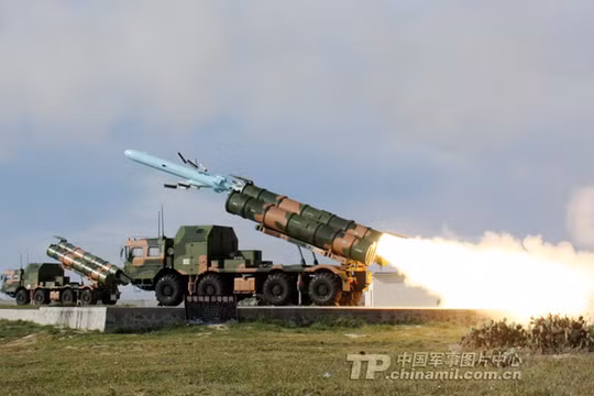 Tên lửa chống hạm YJ-62 của Trung Quốc khai hỏa trong một cuộc tập trận