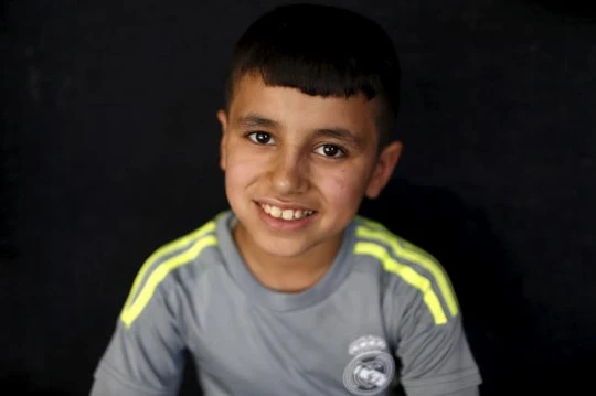 Khi cậu bé Murad, 9 tuổi, có cơ hội bỏ trốn khỏi hàng ngũ IS, cậu bé tỏ ra ngập ngừng. Suốt 20 tháng trời được IS huấn luyện tại Iraq và Syria, trong đầu Murad giờ đây chỉ còn đọng lại ý chí chiến đấu cuồng nhiệt. Những kẻ Hồi giáo cực đoan đã nhồi vào s