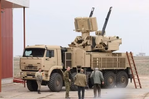 Tổ hợp tên lửa "Pantsir-S".