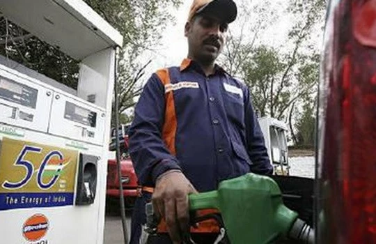 Một cây xăng ở Jammu, Ấn Độ.