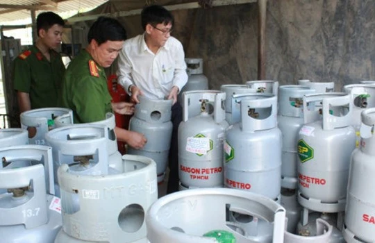 rạm chiết gas lậu tại Long An bị cơ quan chức năng triệt phá - Ảnh: L.S.