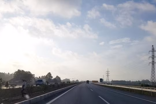 Đường cao tốc Hà Nội - Lạng Sơn sẽ góp phần tạo động lực phát triển kinh tế - xã hội khu vực Lạng Sơn nói riêng và vùng Đông Bắc nói chung. Ảnh: Đức Thanh