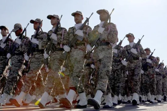 Lực lượng Vệ binh Cách mạng Iran diễu hành tại Tehran ngày 22.9.2015 - Ảnh: AFP