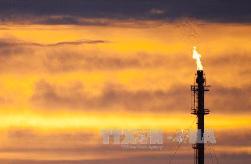 Giá dầu thô đạt mức cao nhất kể từ đầu năm 2015