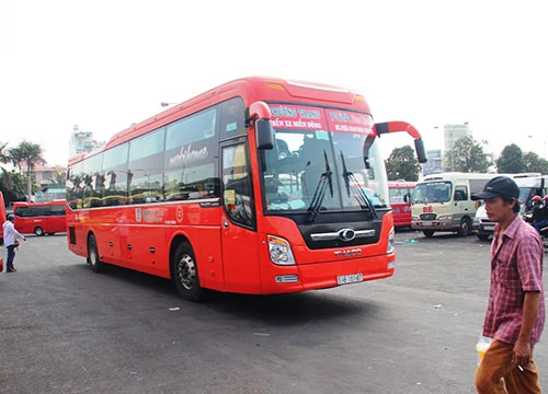 Xe khách Phương Trang hoạt động trong Bến xe Miền Đông, TP HCM