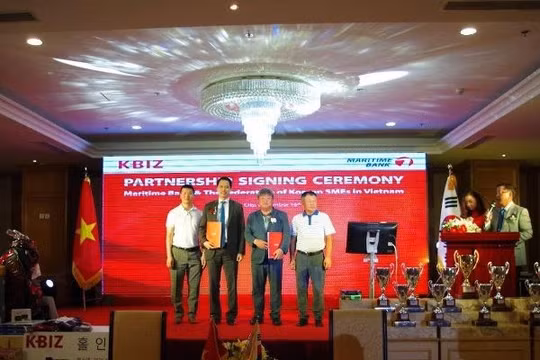 Lãnh đạo hai bên tham gia ký kết. (Nguồn: Maritime Bank)