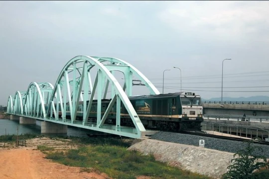 Nâng vận tốc đường sắt bình quân lên 80 - 90 km/giờ