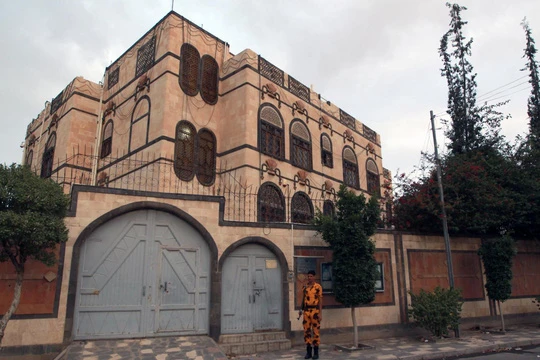 Đại sứ quán Iran tại Yemen. Ảnh: Independent