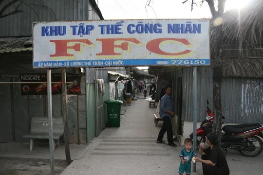 Chính phủ có chủ trương phát triển nhà ở xã hội cho công nhân KCN nhưng không nhiều nhà đầu tư bất động sản quan tâm. Trong ảnh: Khu tập thể công nhân FFC (Cà Mau). Ảnh:Dũng Minh